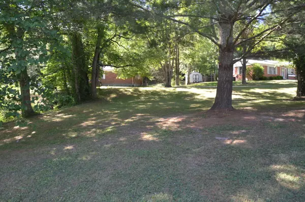 Irvine, KY 40336,201 Scott Court