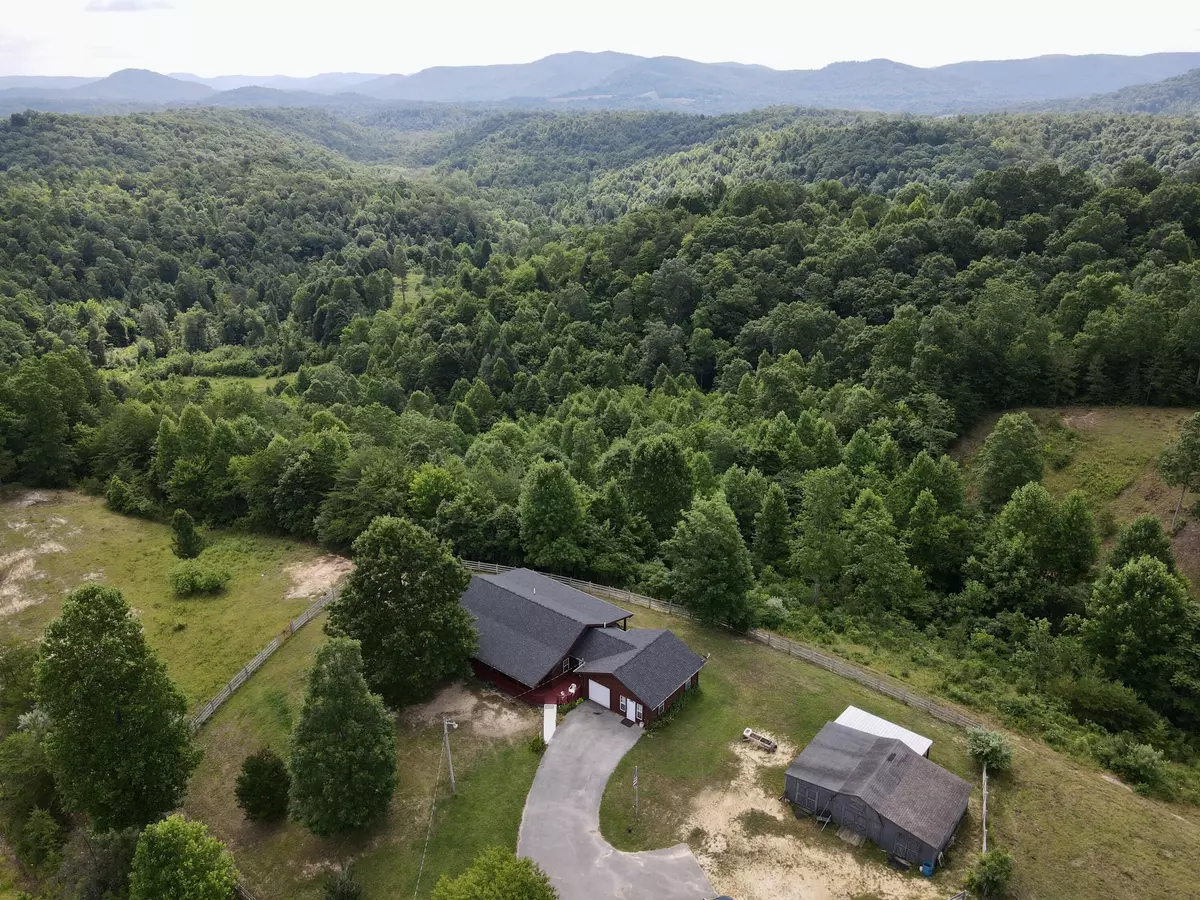 Pine Knot, KY 42635,350 Mark Lay Road