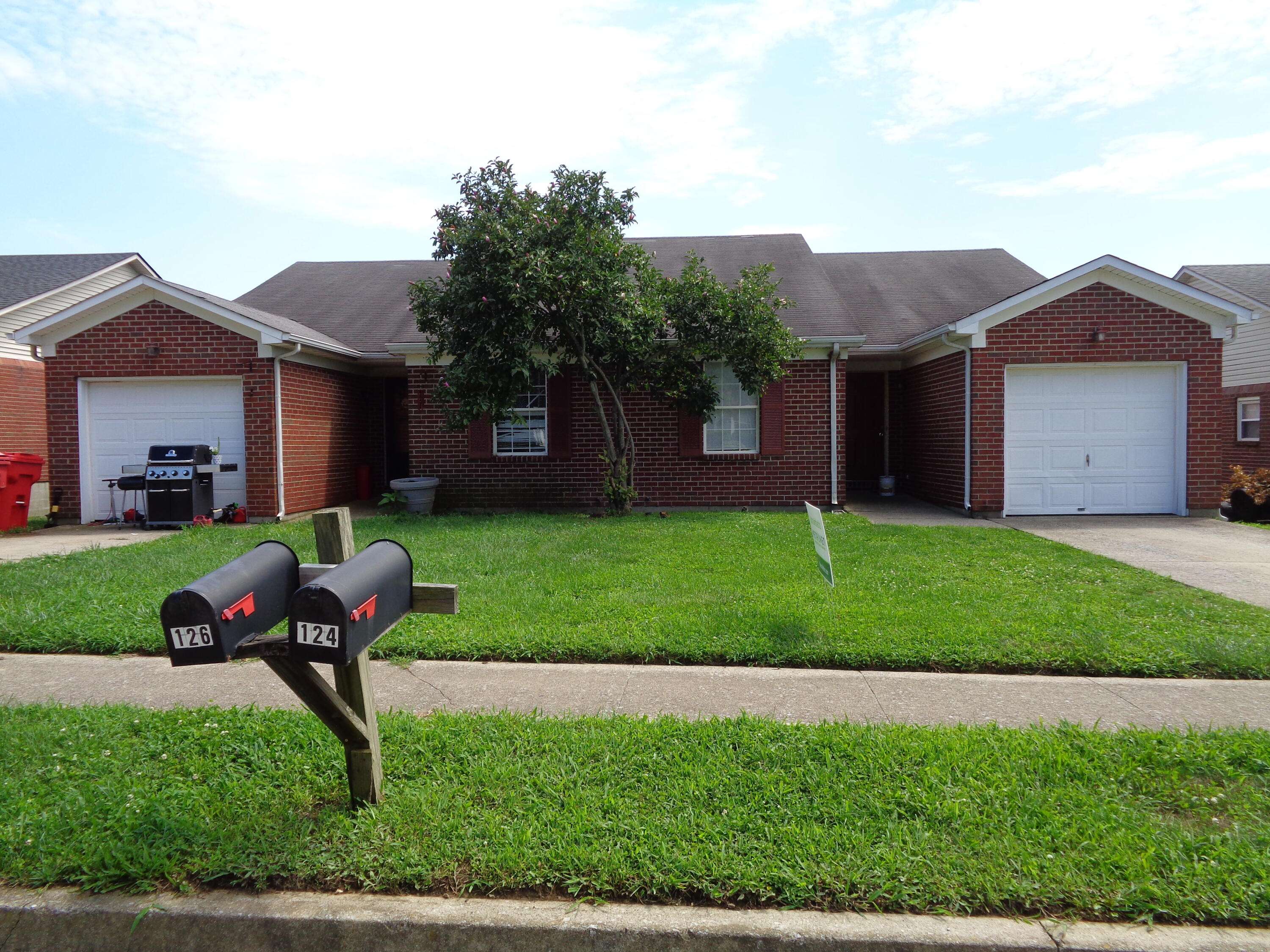 200-202 Woodview Drive, Nicholasville, KY 40356