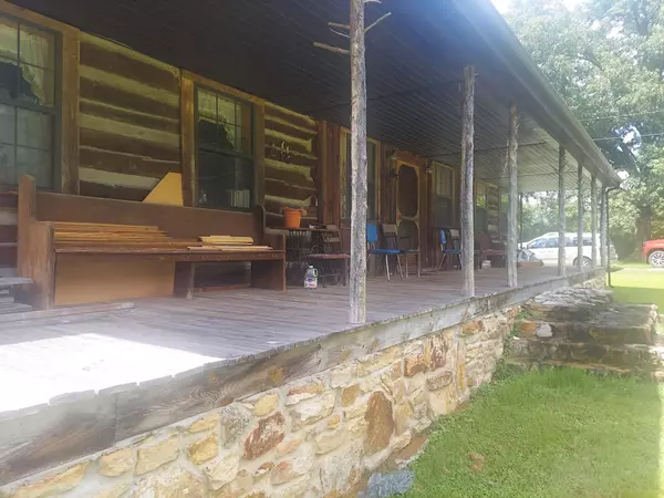 Irvine, KY 40336,3875 Spout Springs Road