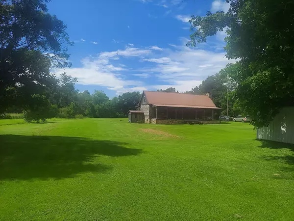 Irvine, KY 40336,3875 Spout Springs Road