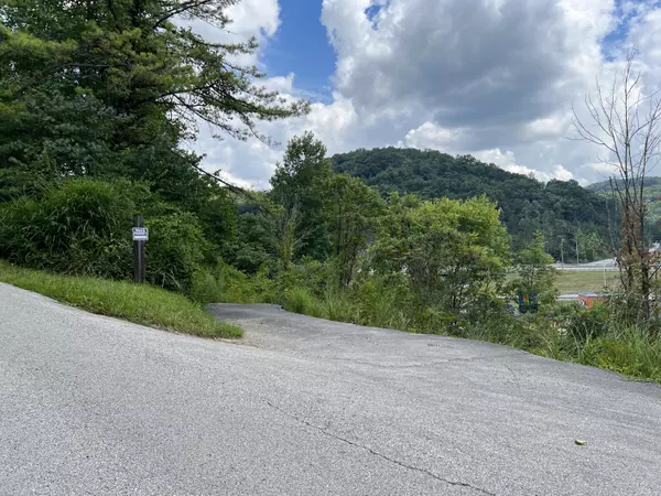 Slade, KY 40376,12067 Campton Road