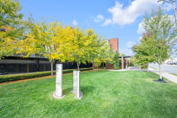 Lexington, KY 40507,350 East Short Street #427