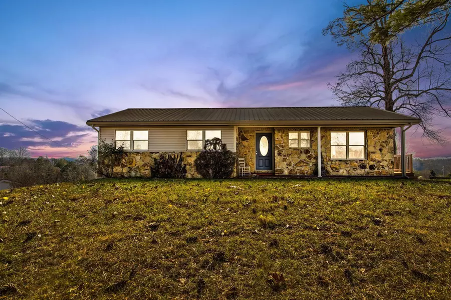 440 E Spencer Road, Campton, KY 41301