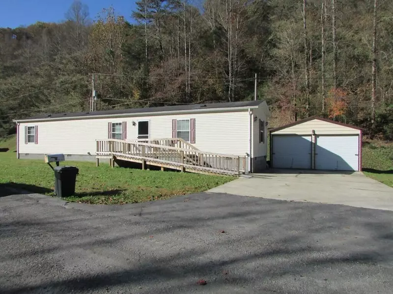 61 Cavalier Lane, Banner, KY 41603