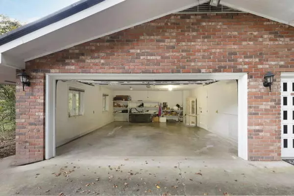 Prestonsburg, KY 41653,585 Mays Branch