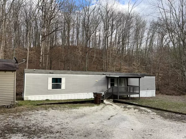 Stanton, KY 40380,430 COURTNEY Lane