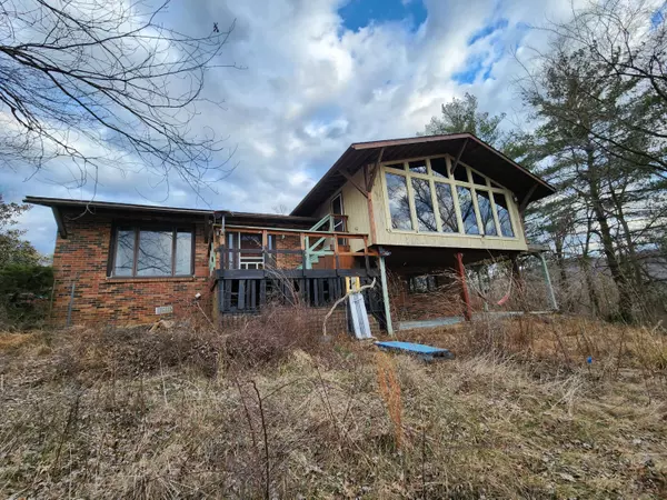 Irvine, KY 40336,90 Dark hollow Road