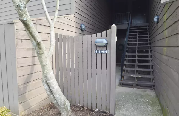 Lexington, KY 40504,750 Shaker Drive #615