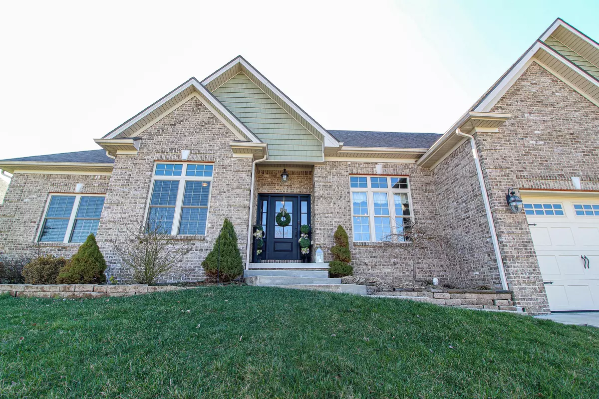 Versailles, KY 40383,709 Flint Ridge