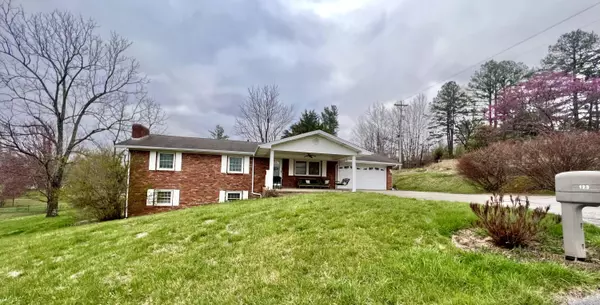 Corbin, KY 40701,123 Football field Lane