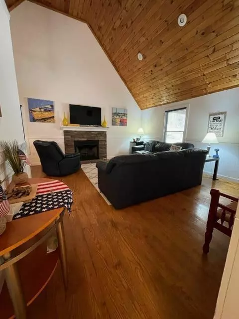 Jamestown, KY 42629,127 Shady Lane