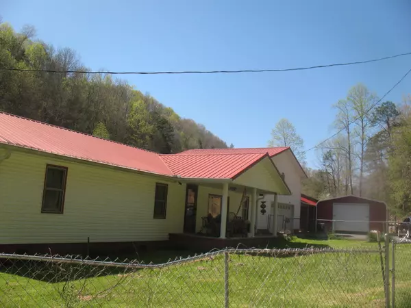 811 Knob Lick Branch, Stinnett, KY 40868