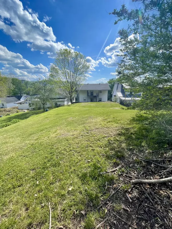 Irvine, KY 40336,331 Broadway Street