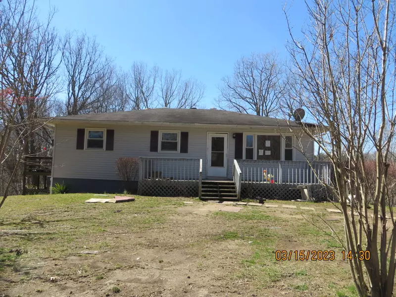 225 Ed Riddell Road, Irvine, KY 40336