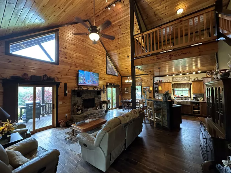 459 Banks Branch Road, Campton, KY 41301