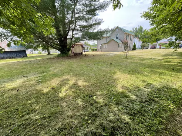 Irvine, KY 40336,127 Peyton Avenue