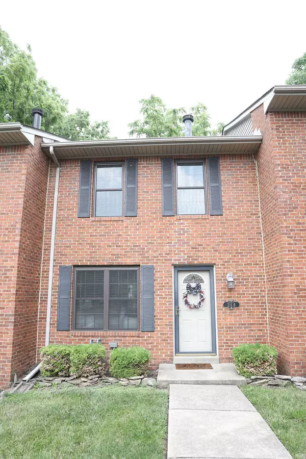 211 Berry #B, Versailles, KY 40383