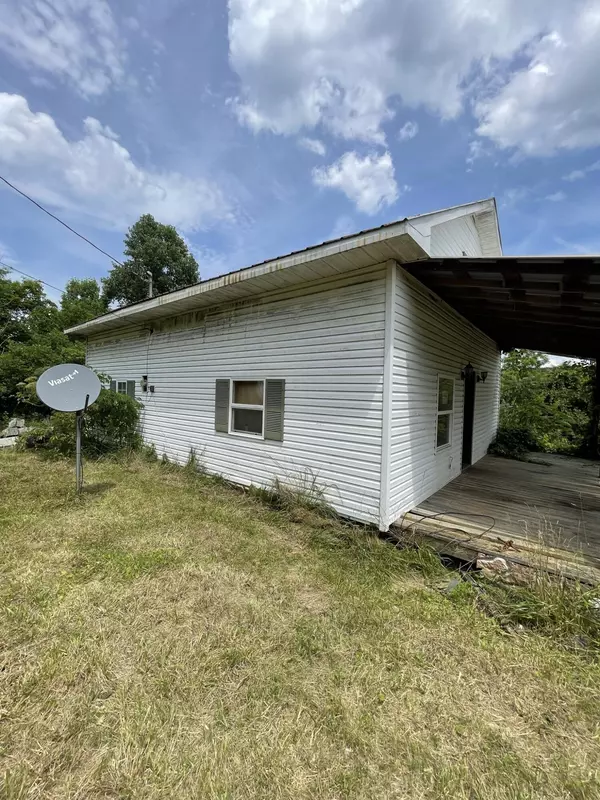 Bronston, KY 42518,1851 Zion Road