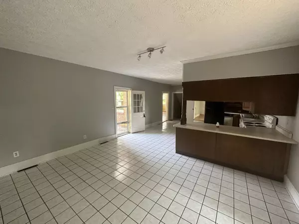 Irvine, KY 40336,291 Main Street