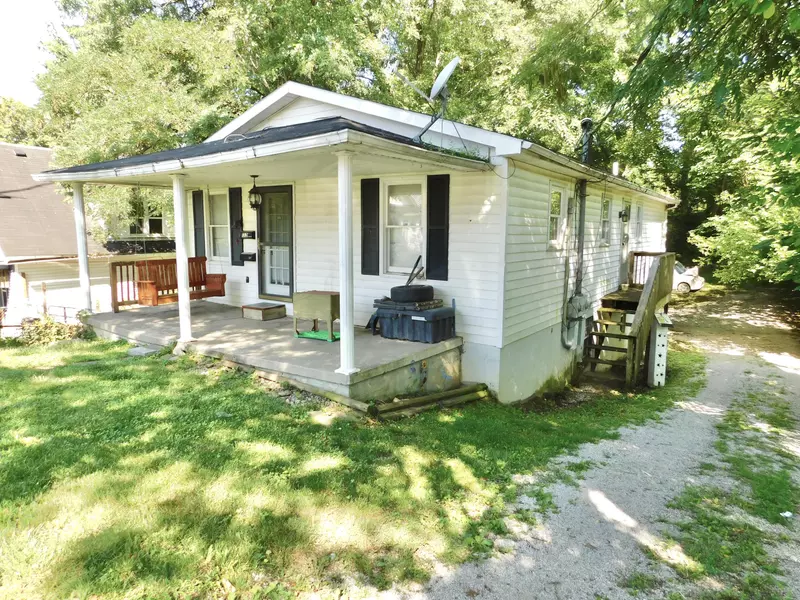 132 N Plum Street, Irvine, KY 40336