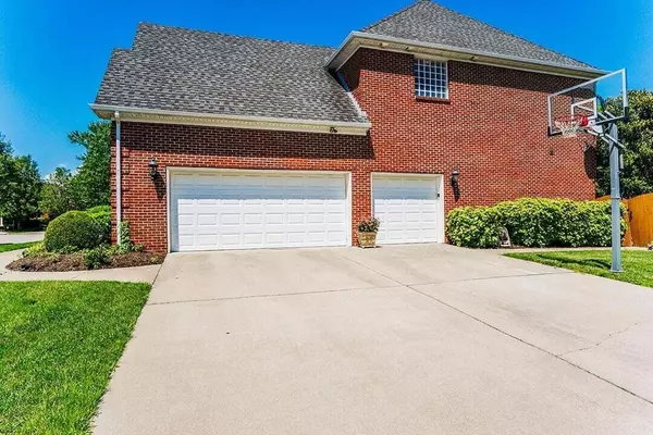 Lexington, KY 40513,3112 Chadbourn Lane