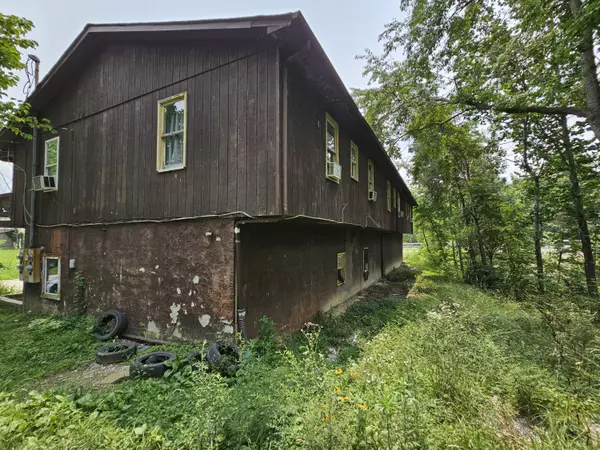 Irvine, KY 40336,4670 Richmond Road