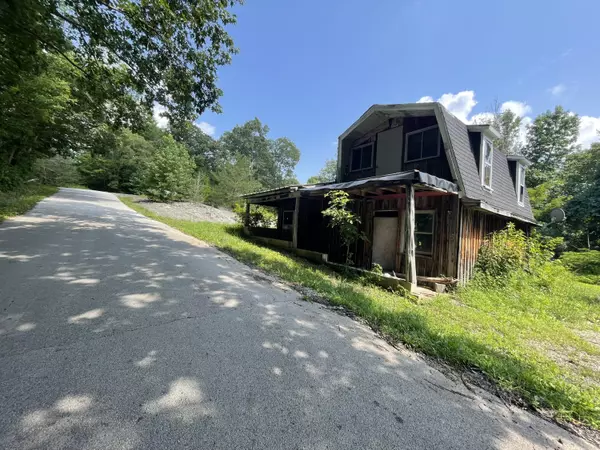 Irvine, KY 40336,720 Dry Ridge Road