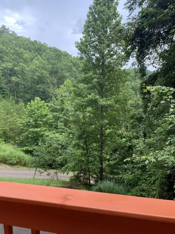 Slade, KY 40376,450 Robbie Ridge Road