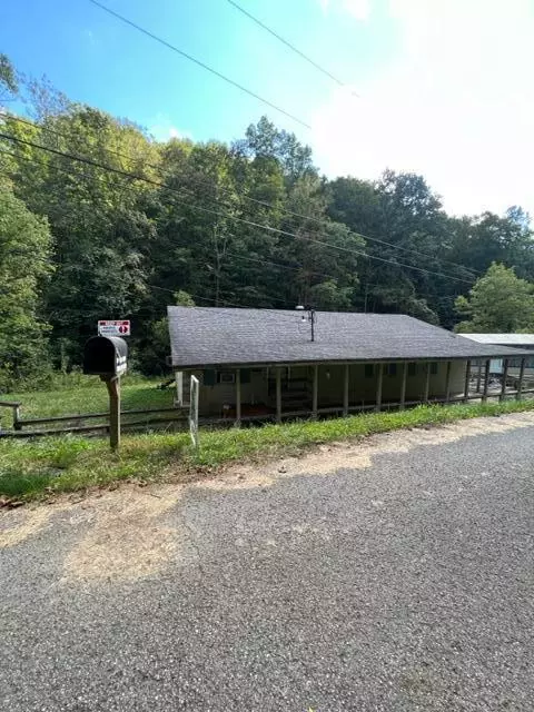 Van Lear, KY 41265,334 Oaklog Creek