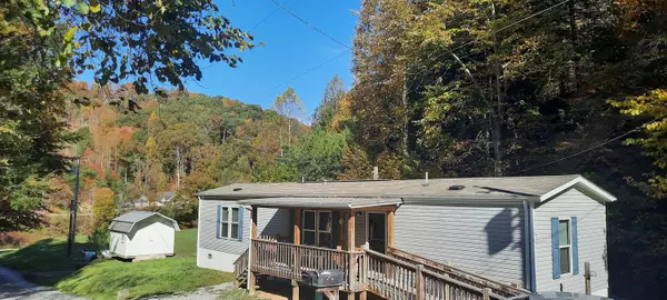 99 Upper Grassy Branch Road, Stinnett, KY 40868