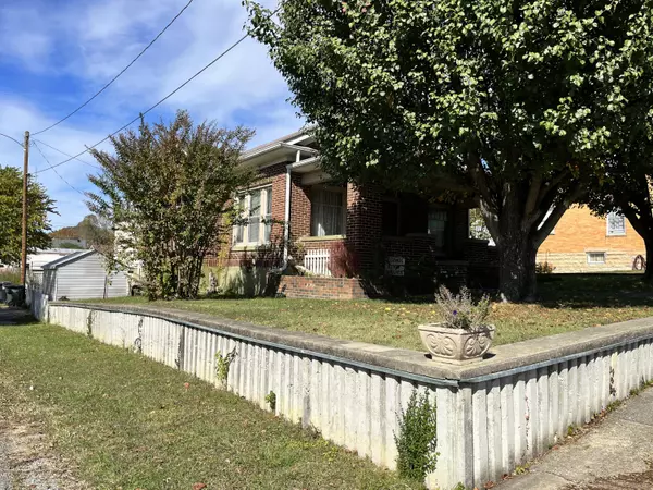 Irvine, KY 40336,125 Grand Avenue