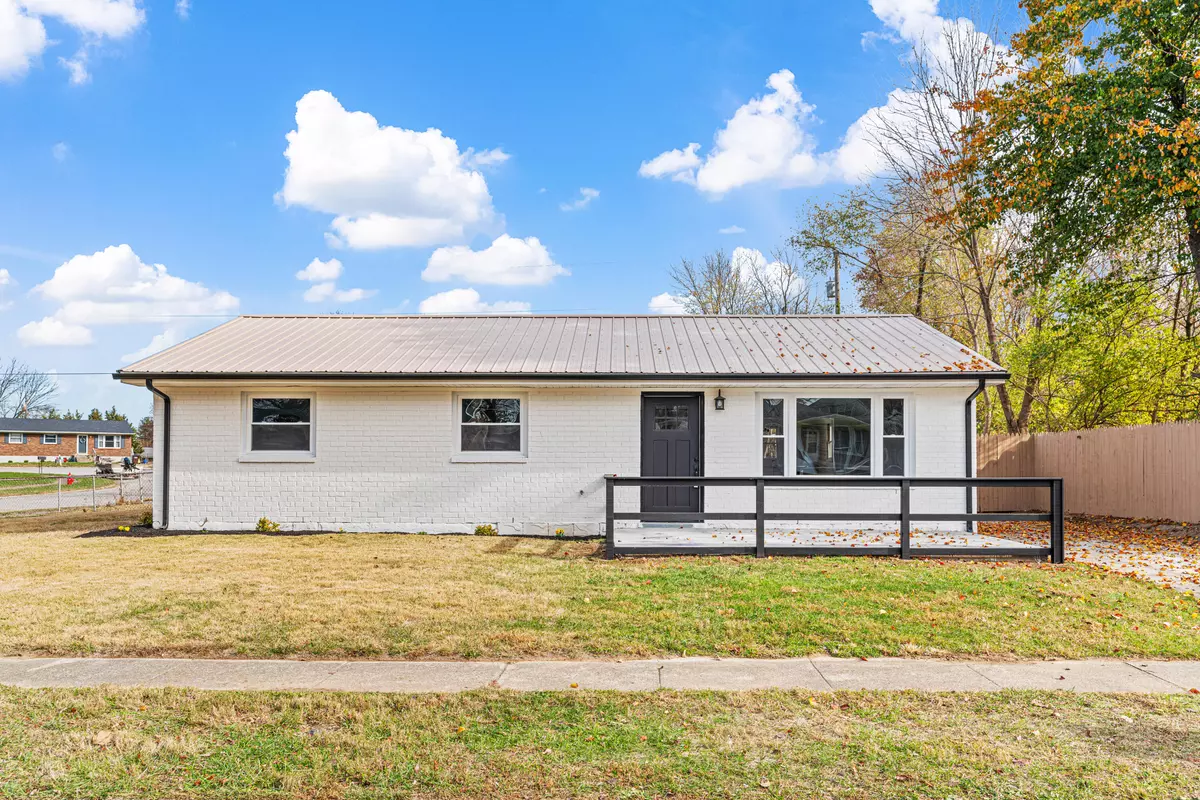 Versailles, KY 40383,325 Dunroven Road