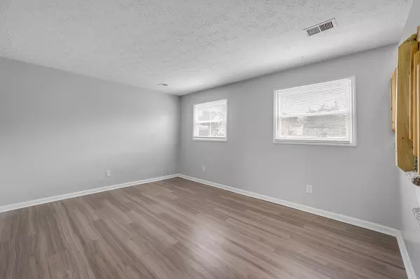 Lexington, KY 40517,406-408 Whispering Hills Drive