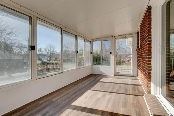 1294 Winburn Drive Lexington, KY 40511