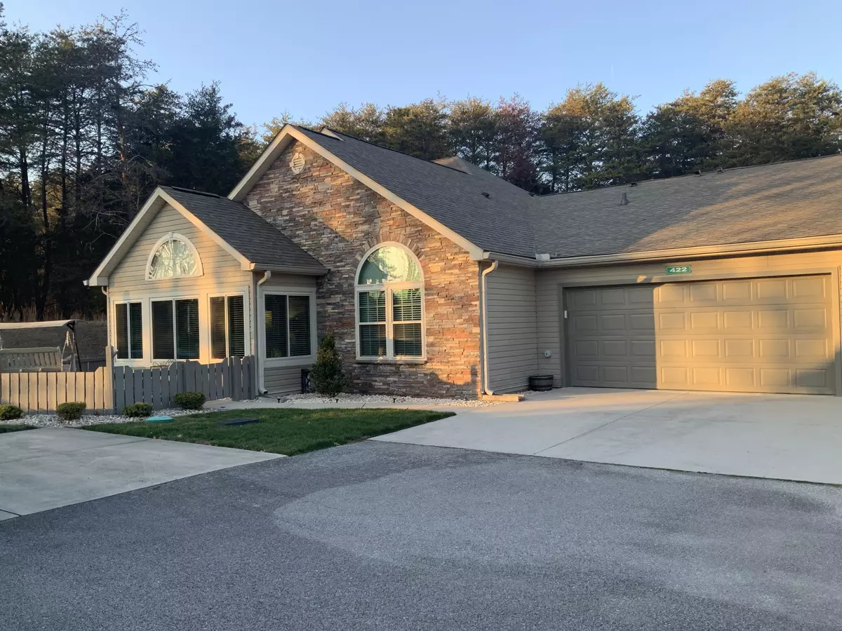 Bronston, KY 42518,422 Deer Lake Place