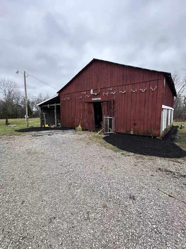 Bronston, KY 42518,196 Colyer Road