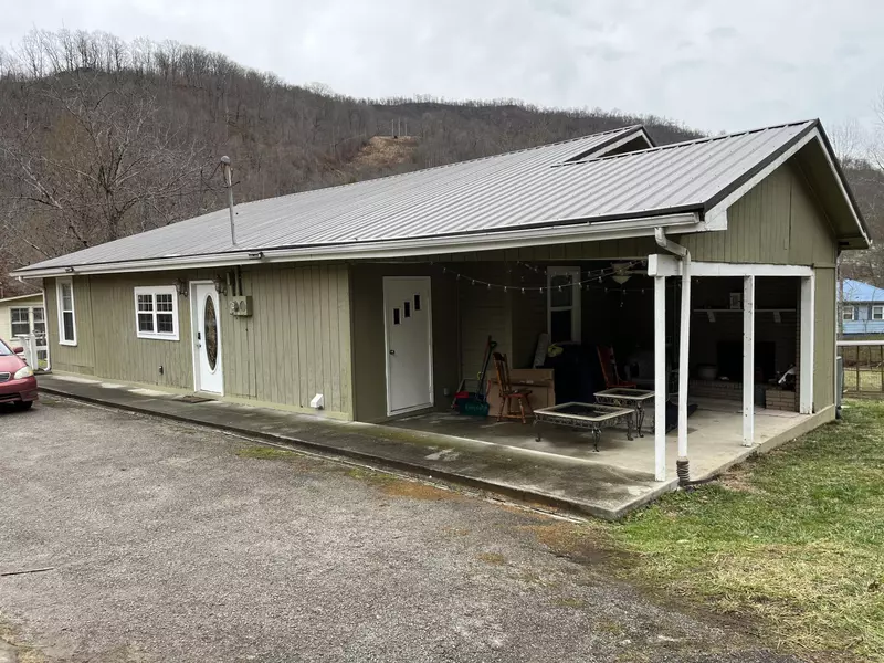 2038 215, Evarts, KY 40828