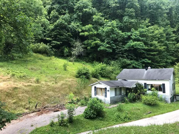 223 No 4 Hill, Jenkins, KY 41537