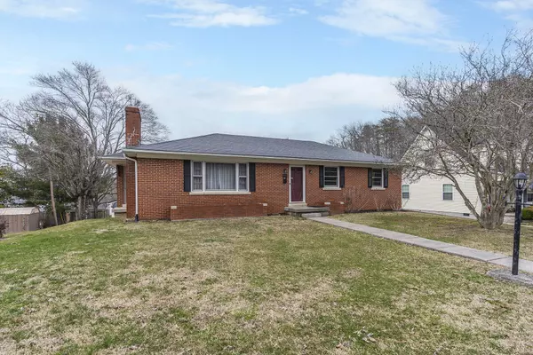 Irvine, KY 40336,437 Ann Street