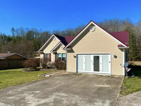 Stanton, KY 40380,829 Boone Creek Road