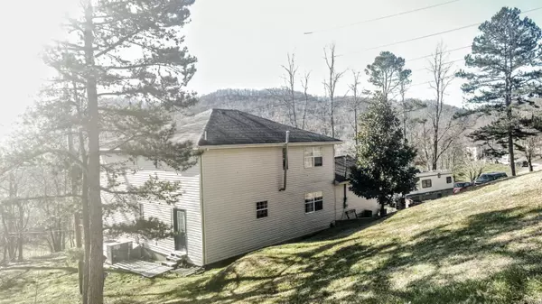 Williamsburg, KY 40769,466 Cane Creek Road