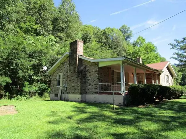 61 Peachy Williams Road, Frenchburg, KY 40322