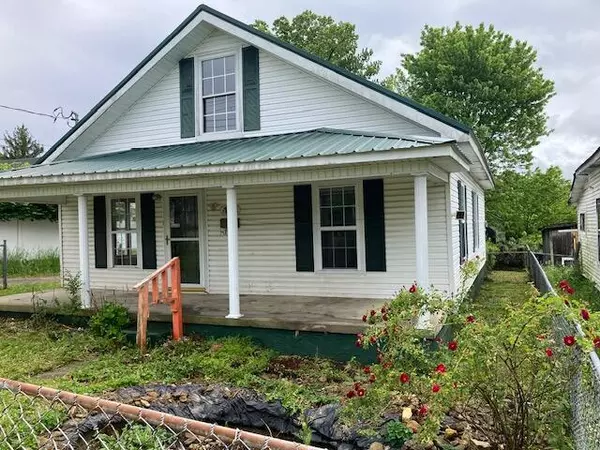 Irvine, KY 40336,112 Oak Street