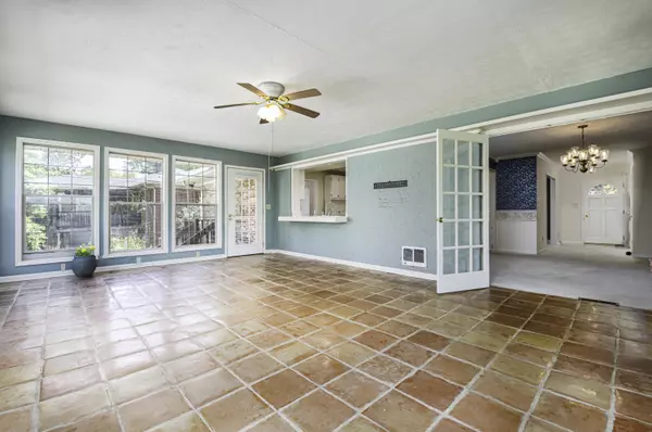 Versailles, KY 40383,502 Southland Drive