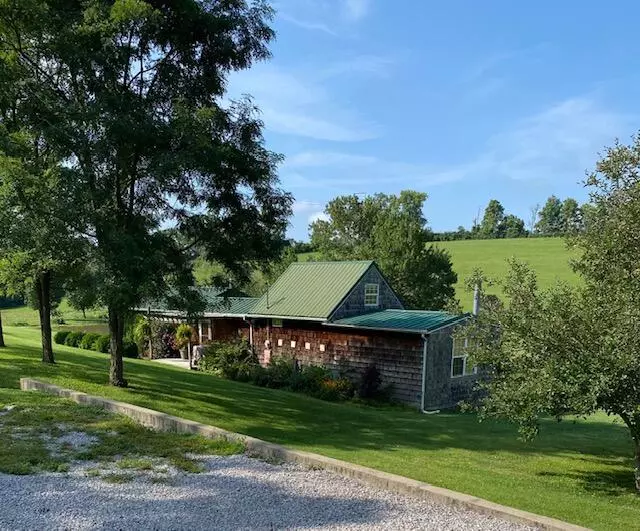 1069 E Headquarters Road, Carlisle, KY 40311