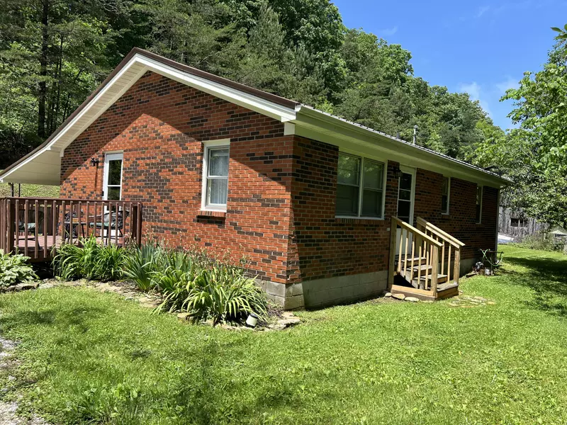 68 Bluetick Road, Berea, KY 40403