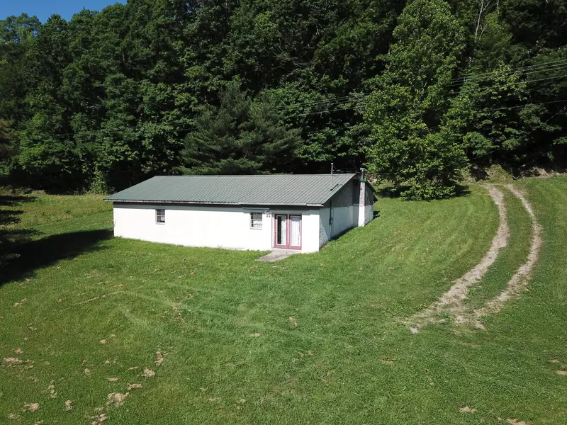 4105 Red Lick Road, Irvine, KY 40336