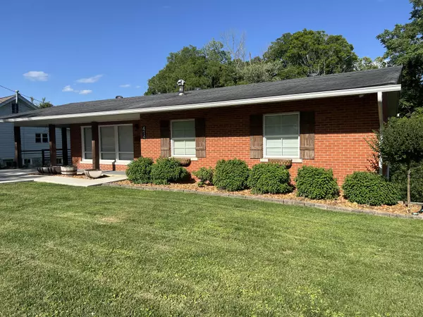 Irvine, KY 40336,414 Riddell Court