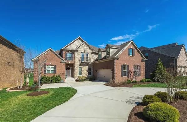 472 Weston Park, Lexington, KY 40515